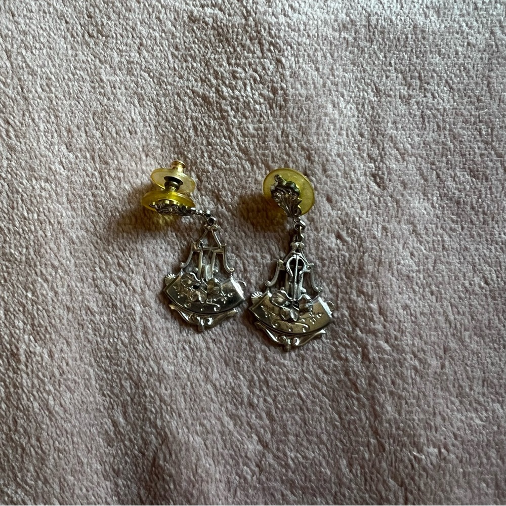 Vintage earrings 🌸